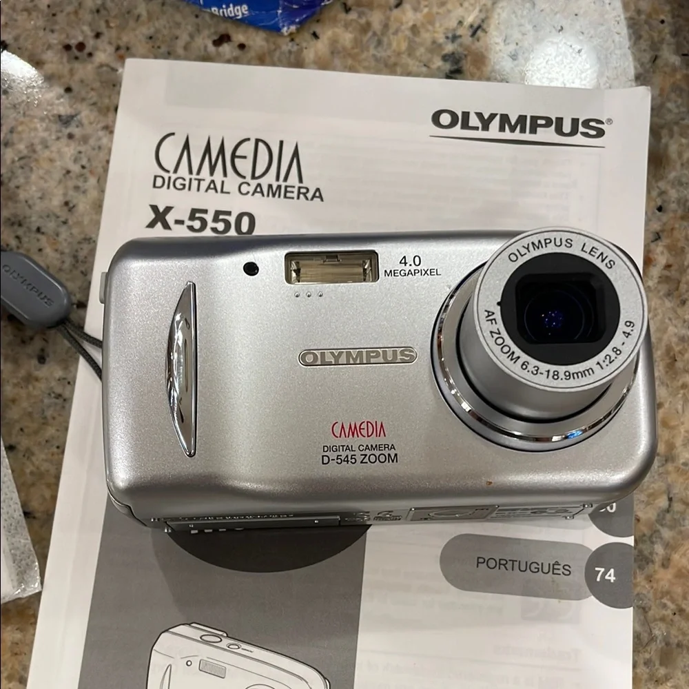Olympus D-545 Zoom Camedia Digital Camera Kit 1GB XD Card - Battery Charger Case